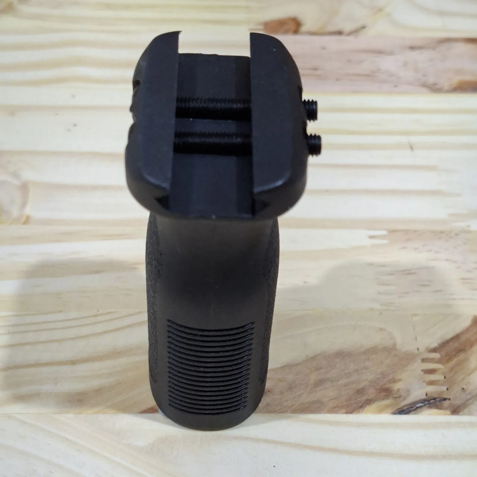 VERTICAL GRIP FOR 20mm RAILS B